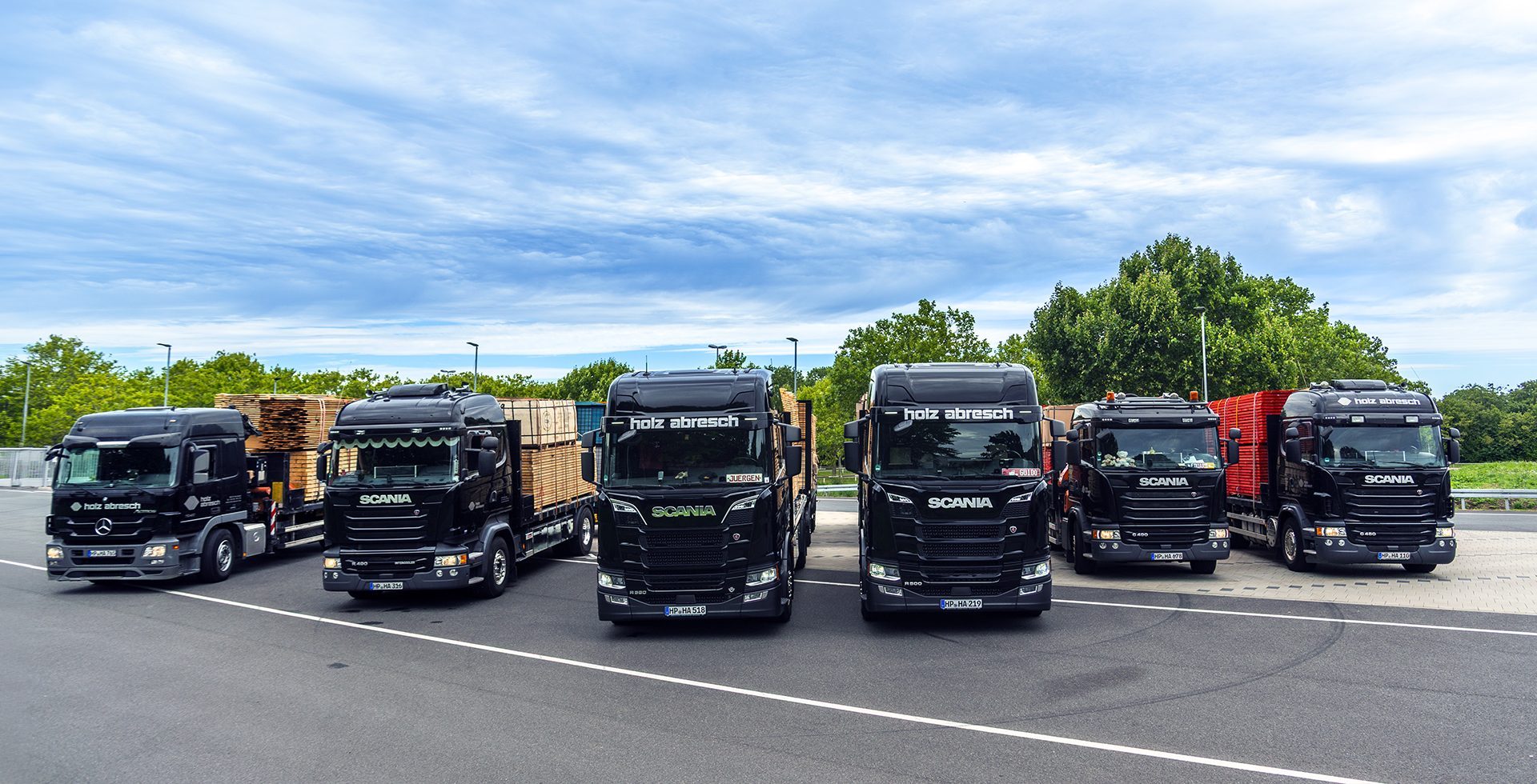 Lkw-Flotte der Firma Abresch
