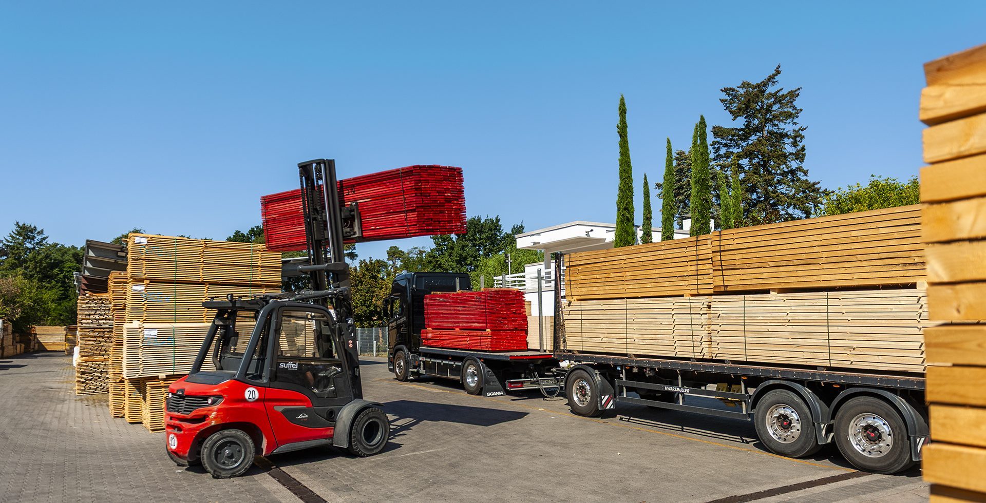 Lkw im Hof der Firma Abresch