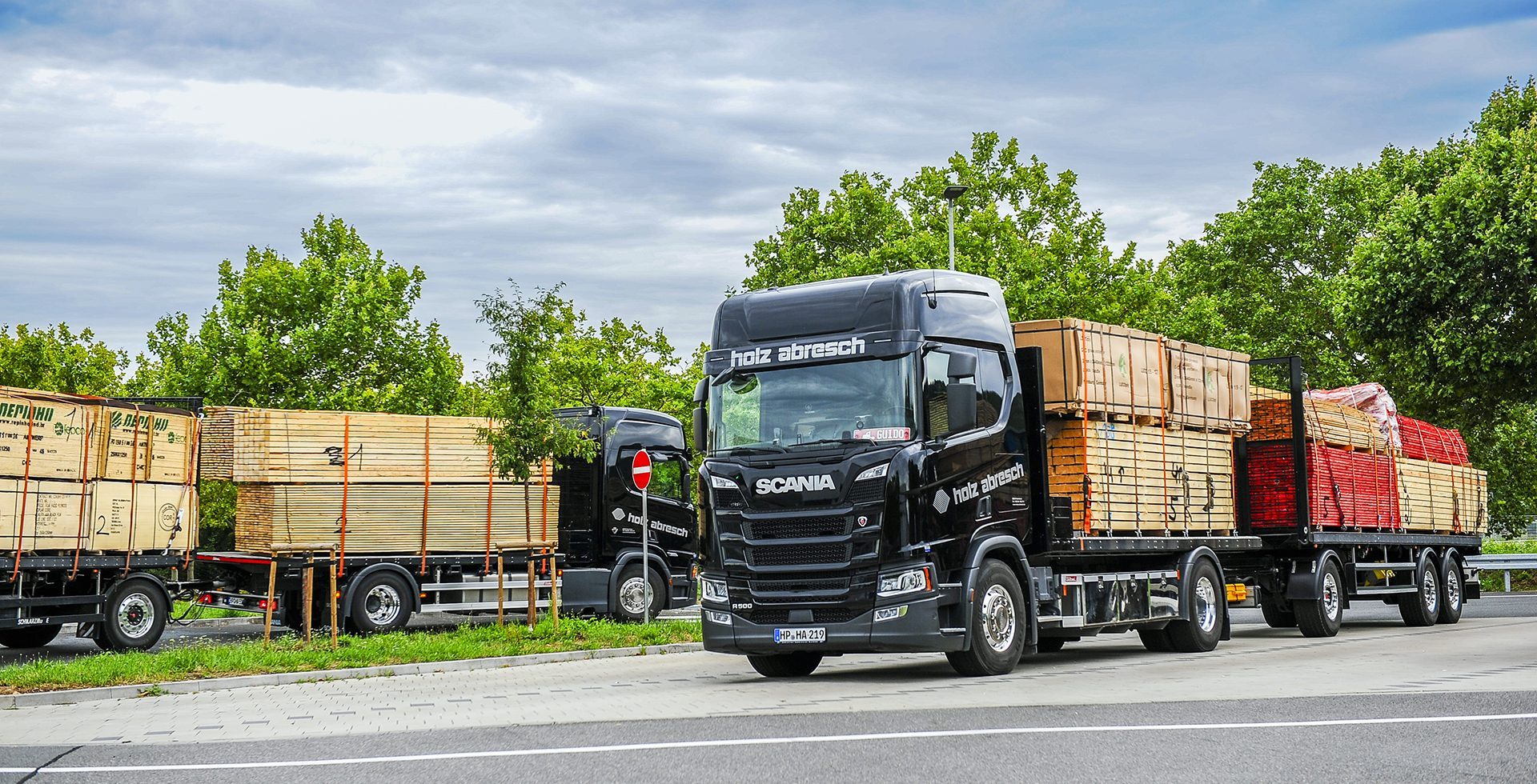Lkw der Firma Abresch bei der Auslieferung
