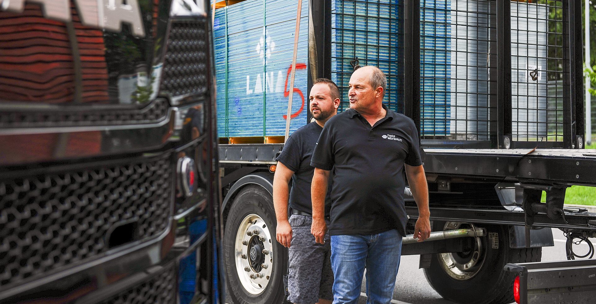 Mitarbeiter am Lkw